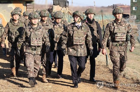 PM Kim visits front-line Army unit