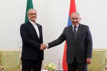 Iranian President meets Armenian PM in Yerevan