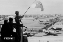 The liberation flag flies at Tan Son Nhat Airport on April 30, 1975. (Photo: VNA)