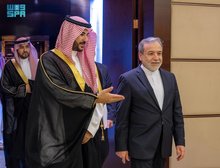 Defense Minister Discusses Regional Developments with Iranian Foreign Minister