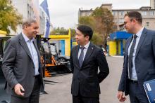 Kyrgyz ambassador discusses expansion of co-op with AMKADOR Holding Company