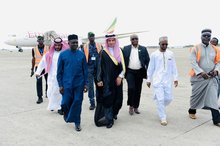 Saudi Ambassador to Guinea Sees Pilgrims off at Airport 