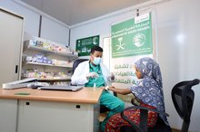 KSrelief Mobile Clinics at Yemen's Waalan Displacement Camp Provide Medical Services 