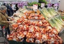 People shop at a major discount chain store in Seoul on May 2, 2024. (Yonhap)