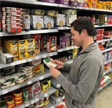 A man looks at CJ Cheiljedang Corp.'s instant fried rice product at a Walmart store in the United States in this photo provided by the company. (PHOTO NOT FOR SALE) (Yonhap)