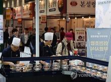 This file photo, taken Oct. 30, 2024, shows a franchise outlet job fair in Seoul. (Yonhap)