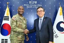 Gen. Xavier Brunson (L), top commander of the U.S. Forces Korea, poses with Foreign Minister Cho Tae-yul at the foreign ministry in Seoul on Jan. 22, 2025, in this photo provided by Cho's office. (PHOTO NOT FOR SALE) (Yonhap)