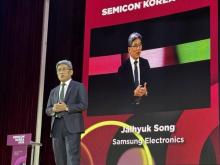 Song Jai-hyuk, chief technology officer (CTO) at Samsung Electronics Co., delivers a keynote speech during Semicon Korea 2025 in southern Seoul on Feb. 19, 2025. (Yonhap)