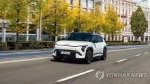 SEOUL, May 6 (Yonhap) -- Kia Corp., South Korea's second-biggest carmaker, sold a record number of electric vehicles (EVs) in Europe in the first quarter, data showed Tuesday.  Kia sold 27,761 EVs during the January-March period in the European market, a 17 percent increase from the previous record set in the third quarter of 2023, according to the data provided by the company.  The proportion of EVs in the company's overall vehicle sales in Europe also surpassed the 20 percent mark for the first time.  The