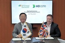 This photo provided by HD Hyundai Electric Co. on May 23, 2025, shows the company's Vice Chairman Cho Seok (L) and Eddie Mulholland, director of process and technology at SP Energy Networks, at a transformer supply contract signing ceremony held the previous day. (PHOTO NOT FOR SALE) (Yonhap)