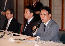 Prime Minster Kim Min-seok (R) makes opening remarks during a high-level policy coordination meeting between the ruling Democratic Party and the government at the prime minister's residence in Seoul on July 6, 2025. (Yonhap)