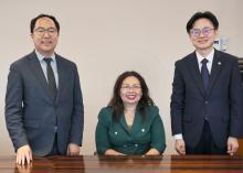 Industry Minister Kim Jung-kwan, U.S. Sen. Tammy Duckworth (D-IL) and Sen. Andy Kim (D-NJ) (from R to L) pose for a photo during their meeting in Seoul on Aug. 19, 2025, in this photo provided by Seoul's industry ministry. (PHOTO NOT FOR SALE) (Yonhap)