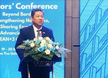 Associate Prof. Dr. Thanapan Laiprakobsup, Executive Director of the ASEAN University Network, speaks at the event (Photo: VNA)