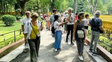 Foreign tourists at President Ho Chi Minh's Vestige in Presidential Palace Area (Photo: nhandan.vn)