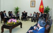 Deputy Prime Minister Tran Hong Ha (R) and Tan Wangen, Director of Commercial Aircraft Corporation of China, Ltd. (COMAC), in Hanoi on January 15. (Photo: VNA)