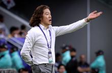 DOHA, Jan 25 -- Malaysian Football Head Coach Kim Pan Gon monitors his team during South Korea's match against Malaysia for the Group E stage of the 2023 Asian Cup at Al Janoub Stadium on Thursday. -- (photoBERNAMA)