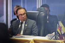 VIENTIANE, Oct 10 -- Prime Minister Datuk Seri Anwar Ibrahim attends the 27th ASEAN-China Summit at National Convention Centre, today.  On Oct 11, Laos will officially handing over the ASEAN Chairmanship to Malaysia.  --fotoBERNAMA (2024) 
