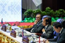 Malaysian Prime Minister Datuk Seri Anwar Ibrahim (left) at the 25th ASEAN-South Korea Summit, commemorating the 35th anniversary of ASEAN-South Korea Dialogue Relations at the National Convention Centre (NCC), here, today.