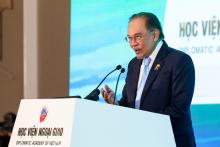 HANOI, Feb 26 – Prime Minister Datuk Seri Anwar Ibrahim delivers his keynote address at the second ASEAN Future Forum here today. In his speech, he reaffirms Malaysia's commitment to MADANI values and its aspirations as the ASEAN Chair for 2025. He also outlines Malaysia's key priorities and achievements for the year, including efforts to foster inclusive and sustainable economic growth, drive digital transformation, address climate change, and advance renewable energy initiatives. -- fotoBERNAMA (2025)