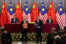 PUTRAJAYA, April 16 -- Prime Minister Datuk Seri Anwar Ibrahim (right) and Chinese President Xi Jinping (left) witness the Exchange of Memorandum of Understanding between the Government of Malaysia and the Government of China, represented by Minister of Transport Anthony Loke (second, right) and Chinese Ambassador to Malaysia Ouyang Yujing (second, left), at the Seri Perdana Complex, today.  --fotoBERNAMA (2025) COPYRIGHT RESERVED