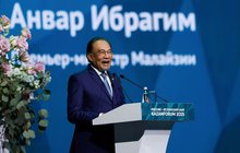 Prime Minister Anwar Ibrahim delivers his keynote address during the Plenary Session of the XVI International Economic Forum “Russia – Islamic World: KazanForum 2025” at the Concert Hall, Kazan Expo, here on Friday.