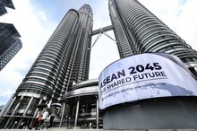 KUALA LUMPUR, July 6 -- A billboard featuring ASEAN stands prominently in front of the Petronas Twin Towers today, drawing attention ahead of the 58th ASEAN Foreign Ministers’ Meeting (AMM) and related meetings.  -- fotoBERNAMA (2025) COPYRIGHT RESERVED