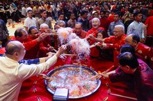 KUALA LUMPUR, Feb 17-- Prime Minister Datuk Seri Anwar Ibrahim tossed yee sang at the MCA 2026 Chinese New Year Open House at Wisma MCA today. Also present was MCA President Datuk Seri Wee Ka Siong. -- photoBERNAMA (2026) COPYRIGHT RESERVED