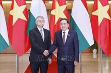 National Assembly Chairman Tran Thanh Man (right) and Speaker of the Hungarian National Assembly Kover Laszlo in Hanoi on October 20, 2025 (Photo: VNA)