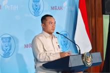 Indonesian State Secretary Prasetyo Hadi speaks to the press in Hambalang, Bogor, West Java, on Tuesday (Jan. 6, 2026). (ANTARA)