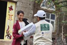 KSrelief Distributes 3,000 Cartons of Dates in Yemen