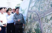 Prime Minister Pham Minh Chinh inspects the construction of Tan Van intersection of the Ho Chi Minh City's Ring Road 3 through Binh Duong province. (Photo: VNA)