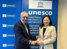 Ambassador Nguyen Thi Van Anh (R), Vietnam’s Permanent Representative to UNESCO, and UNESCO Assistant Director-General for Culture Ernesto Renato Ottone Ramirez at their meeting in Paris on January 17. (Photo: VNA)