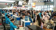 Flight volumes at major airports such as Noi Bai and Tan Son Nhat are expected to continue rising as post-Tet travel demand remains strong. (Photo: VNA)