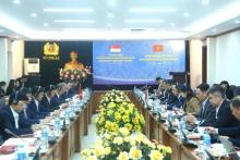 The 12th deputy ministerial-level annual meeting between Vietnam's Ministry of Public Security (MPS) and the Ministry of Home Affairs of Singapore takes place in Hanoi on October 8. (Photo: Courtesy of MPS)