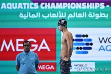 In this AFP photo, Hwang Sun-woo of South Korea prepares for the men's 100-meter freestyle final at the World Aquatics Championships at the Aspire Dome in Doha on Feb. 15, 2024. (Yonhap)