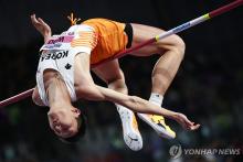 In this AFP photo, Woo Sang-hyeok of South Korea competes in the men's high jump final at the World Athletics Indoor Championships at Emirates Arena in Glasgow, Scotland, on March 3, 2024. (Yonhap)