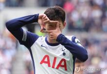 In this EPA photo, Son Heung-min of Tottenham Hotspur celebrates after scoring against Everton during the clubs' Premier League match at Tottenham Hotspur Stadium in London on Aug. 24, 2024. (Yonhap)