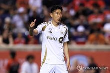 Son Heung-min of Los Angeles Football Club is in action against Chicago Fire FC during the teams' Major League Soccer match at SeatGeek Stadium in Bridgeview, Illinois, on Aug. 9, 2025, in this Getty Images photo. (Yonhap)