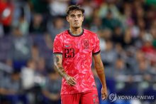 Jens Castrop of South Korea reacts to a play during a friendly match against Mexico at Geodis Park in Nashville, Tennessee, on Sept. 9, 2025, in this Getty Images photo. (Yonhap)