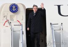 U.S. Secretary of State Antony Blinken arrives at Osan Air Base in Pyeongtaek, 60 kilometers south of Seoul, on March 17, 2024. (Yonhap)