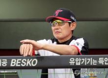 In this file photo from June 19, 2024, LG Twins manager Youm Kyoung-youb watches his team in action against the Kia Tigers during a Korea Baseball Organization regular-season game at Gwangju-Kia Champions Field in Gwangju, some 270 kilometers south of Seoul. (Yonhap)