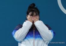 Park Hye-jeong of South Korea wipes away tears after winning silver in the women's +81-kilogram weightlifting event at the Paris Olympics at South Paris Arena 6 in Paris on Aug. 11, 2024. (Yonhap)