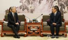 Culture Minister Yu In-chon (L) and his Chinese counterpart, Sun Yeli, hold talks in Shanghai on Nov. 23, 2024, in this photo provided by Yu's office the following day. (PHOTO NOT FOR SALE) (Yonhap)