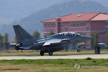 This April 17, 2025, file photo, provided by the Air Force, shows an FA-50 fighter landing at an air base in the southwestern city of Gwangju. (PHOTO NOT FOR SALE) (Yonhap)