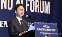 Science Minister Bae Kyung-hoon speaks during a conference in Incheon, west of Seoul, in this photo taken Aug. 5, 2025. (Yonhap)