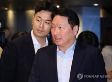 SK Group Chairman Chey Tae-won attends the group's annual Icheon Forum at a Seoul hotel on Aug. 18, 2025. (Yonhap)