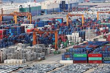 Containers are stacked at a port in Pyeongtaek, some 60 kilometers south of Seoul, on Sept. 4, 2025. (Yonhap)