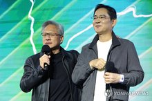 Nvidia Chief Executive Officer Jensen Huang (L) speaks during a ceremony marking the 25th anniversary of the launch of the GeForce graphics processing unit (GPU) in Seoul on Oct. 30, 2025, with Samsung Electronics Chairman Lee Jae-yong. (Pool photo) (Yonhap)
