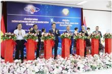 At the symbolic ribbon-cutting ceremony to inaugurate disaster data and communication lab in Vientiane on August 6. (Photo: VNA)