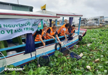 UNDP-supported campaign helps collect waste on Vietnam's Can Tho River